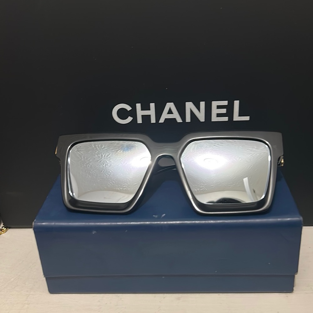 Men’s Louis Vuitton Sun Glasses - Picture 1 of 5